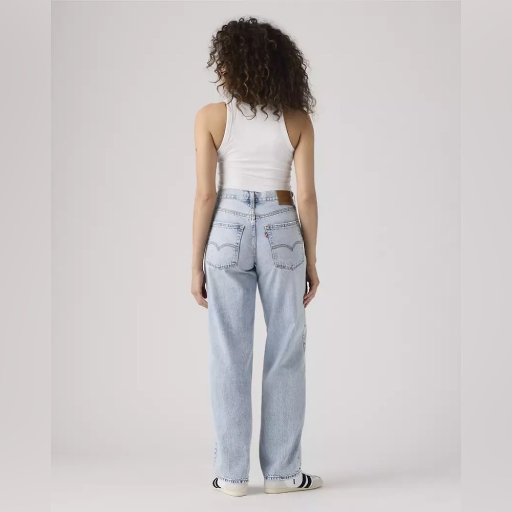 Levi’s Baggy Dad Jean Slightly Distressed Light Wash Size 26 /29” Inseam Midrise - Picture 2 of 14